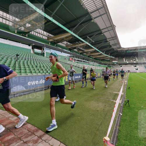 13.09.2026 - 21. swb-Marathon Bremen Michael Burmester http://msf.ph/oto/10306654 13.09.2026 12:59:34 Laufen im Stadion 135, 141, 148, 191, 226, 232, 260, 342, 511, 651, 672, 745, 972, 1080, 1166, 1209, 1281, 1368, 1493, 1494, 1516, 1642, 1647, 1650, 1861, 1931, 1933, 1935, 1963, 2088, 2210, 2289, 2293, 2306, 2322, 2343, 2367, 2425, 2481, 2517, 2570, 2577, 2686, 2771, 2806, 2807, 2827, 2885, 2899, 2914, 2953, 2961, 2979, 3015, 3021, 3076, 3098, 3105, 3120, 3124, 3145, 3148, 3190, 3233, 3273, 3338, 3354, 3435, 3480, 3516, 3531, 3560, 3652, 3729, 3855, 3861, 3930, 3933, 3934, 205 meine-sportfotos.de