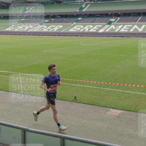 13.09.2026 - 21. swb-Marathon Bremen Michael Burmester http://msf.ph/oto/10306661 13.09.2026 12:27:57 Laufen im Stadion 103, 238, 322, 358, 420, 553, 574, 649, 841, 1161, 1253, 1256, 1352, 1391, 1428, 1525, 1724, 1783, 1917, 2032, 3662, 4264, 149, 289, 798, 814, 1313, 1483, 1490, 1544, 1567 meine-sportfotos.de