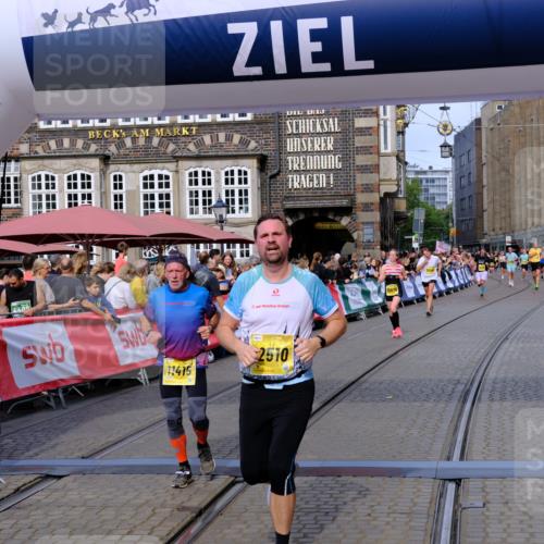 13.09.2026 - 21. swb-Marathon Bremen Tim E. http://msf.ph/oto/10306675 13.09.2026 10:50:18 Ziel 10452, 10508, 10593, 10876, 10966, 11005, 11035, 11183, 11415, 12240, 12380, 12510 meine-sportfotos.de