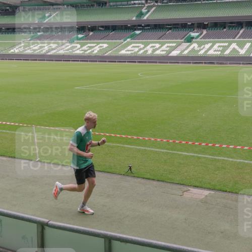 13.09.2026 - 21. swb-Marathon Bremen Michael Burmester http://msf.ph/oto/10306709 13.09.2026 12:28:04 Laufen im Stadion 103, 238, 358, 420, 553, 574, 649, 719, 959, 1161, 1253, 1256, 1352, 1391, 1428, 1525, 1724, 1783, 1917, 2032, 3662, 4264, 149, 289, 798, 814, 1313, 1483, 1490, 1544, 1567 meine-sportfotos.de