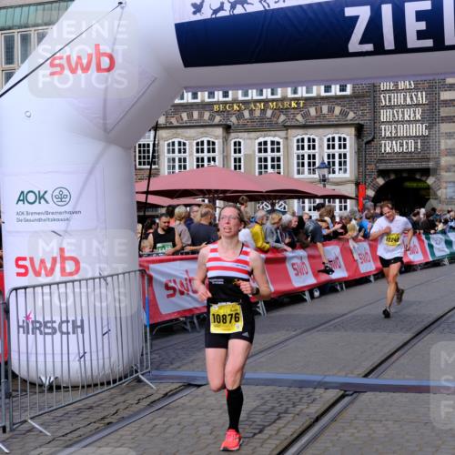 13.09.2026 - 21. swb-Marathon Bremen Tim E. http://msf.ph/oto/10306711 13.09.2026 10:50:22 Ziel 10452, 10593, 10876, 10966, 11005, 11035, 11111, 11128, 11415, 12240, 12380, 12510 meine-sportfotos.de