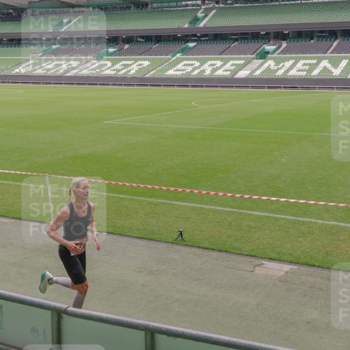 13.09.2026 - 21. swb-Marathon Bremen Michael Burmester http://msf.ph/oto/10306720 13.09.2026 12:28:10 Laufen im Stadion 103, 238, 358, 420, 553, 574, 649, 719, 959, 1161, 1253, 1256, 1352, 1391, 1428, 1525, 1724, 1783, 1917, 2032, 3662, 4264, 149, 289, 798, 814, 1313, 1483, 1490, 1544 meine-sportfotos.de