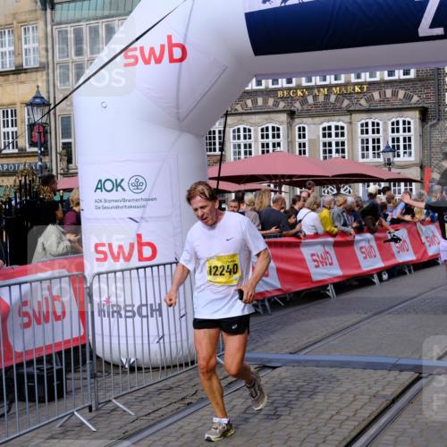 13.09.2026 - 21. swb-Marathon Bremen Tim E. http://msf.ph/oto/10306791 13.09.2026 10:50:25 Ziel 10452, 10876, 11111, 11128, 11178, 11415, 12240, 12269, 12510 meine-sportfotos.de