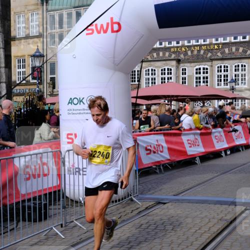 13.09.2026 - 21. swb-Marathon Bremen Tim E. http://msf.ph/oto/10306814 13.09.2026 10:50:26 Ziel 10452, 10876, 11111, 11128, 11178, 11415, 12240, 12269, 12510 meine-sportfotos.de
