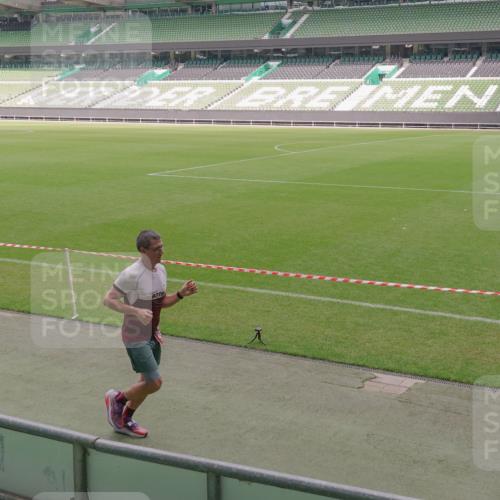 13.09.2026 - 21. swb-Marathon Bremen Michael Burmester http://msf.ph/oto/10306840 13.09.2026 12:29:20 Laufen im Stadion 314, 358, 520, 547, 553, 574, 649, 719, 858, 934, 959, 1161, 1253, 1256, 1391, 1428, 1525, 1724, 1783, 3662, 206, 322, 447, 814, 841, 875, 968, 1187, 1313, 1544, 1840, 2044, 2143 meine-sportfotos.de