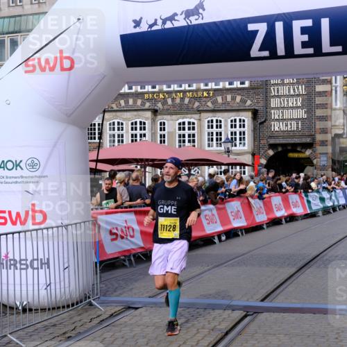 13.09.2026 - 21. swb-Marathon Bremen Tim E. http://msf.ph/oto/10306845 13.09.2026 10:50:27 Ziel 10452, 10876, 11111, 11128, 11178, 11415, 11497, 11499, 12240, 12269, 12510 meine-sportfotos.de