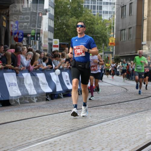 13.09.2026 - 21. swb-Marathon Bremen Strokosch-Dieckow http://msf.ph/oto/10306879 13.09.2026 13:00:28 Ziel 603, 671, 735, 912, 1571, 1758, 1911, 1930, 7015, 7170, 8689, 371, 453, 1136, 1550, 1754, 2141, 4904 meine-sportfotos.de
