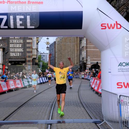 13.09.2026 - 21. swb-Marathon Bremen Tim E. http://msf.ph/oto/10306890 13.09.2026 10:50:29 Ziel 10170, 10876, 11111, 11128, 11178, 11415, 11497, 11499, 12240, 12269, 12510 meine-sportfotos.de