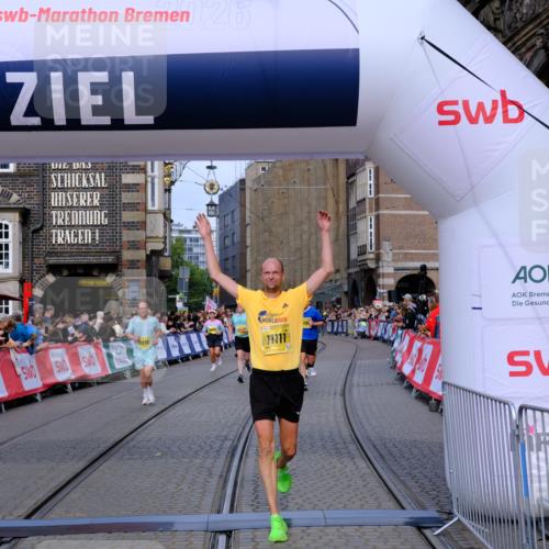 13.09.2026 - 21. swb-Marathon Bremen Tim E. http://msf.ph/oto/10306916 13.09.2026 10:50:29 Ziel 10170, 10876, 11111, 11128, 11178, 11415, 11497, 11499, 12240, 12269, 12510 meine-sportfotos.de