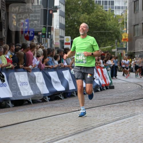 13.09.2026 - 21. swb-Marathon Bremen Strokosch-Dieckow http://msf.ph/oto/10306932 13.09.2026 13:00:33 Ziel 603, 671, 912, 1571, 1758, 1911, 1930, 2683, 5776, 7015, 7170, 8689, 371, 453, 2141, 4904 meine-sportfotos.de
