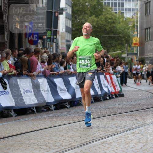 13.09.2026 - 21. swb-Marathon Bremen Strokosch-Dieckow http://msf.ph/oto/10306962 13.09.2026 13:00:34 Ziel 671, 912, 1571, 1758, 1911, 1930, 2683, 5776, 7015, 7170, 8689, 371, 453, 2141, 4904, 8749 meine-sportfotos.de