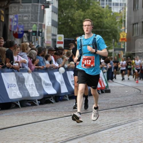 13.09.2026 - 21. swb-Marathon Bremen Strokosch-Dieckow http://msf.ph/oto/10306974 13.09.2026 13:00:37 Ziel 671, 912, 1571, 2683, 5776, 7015, 8689, 371, 453, 8749, 9849 meine-sportfotos.de