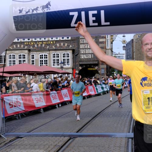 13.09.2026 - 21. swb-Marathon Bremen Tim E. http://msf.ph/oto/10307007 13.09.2026 10:50:32 Ziel 10170, 10876, 10923, 11111, 11128, 11178, 11497, 11499, 11680, 12045, 12240, 12269, 13562 meine-sportfotos.de