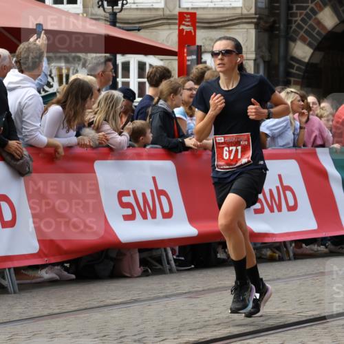 13.09.2026 - 21. swb-Marathon Bremen Strokosch-Dieckow http://msf.ph/oto/10307029 13.09.2026 13:00:42 Ziel 671, 912, 1550, 1754, 2683, 5776, 7015, 8689, 6359, 8749, 9849 meine-sportfotos.de