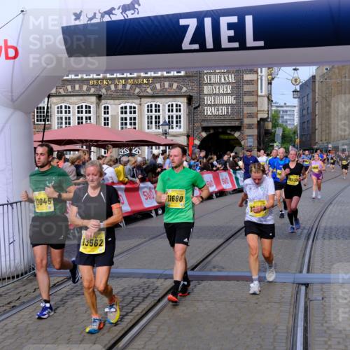 13.09.2026 - 21. swb-Marathon Bremen Tim E. http://msf.ph/oto/10307043 13.09.2026 10:50:40 Ziel 10170, 10233, 10525, 10840, 10923, 11111, 11178, 11497, 11499, 11622, 11680, 11742, 12045, 12078, 12269, 12447, 13562 meine-sportfotos.de