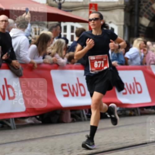 13.09.2026 - 21. swb-Marathon Bremen Strokosch-Dieckow http://msf.ph/oto/10307049 13.09.2026 13:00:42 Ziel 671, 912, 1550, 1754, 2683, 5776, 7015, 8689, 6359, 8749, 9849 meine-sportfotos.de