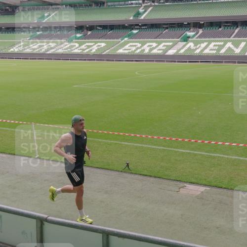 13.09.2026 - 21. swb-Marathon Bremen Michael Burmester http://msf.ph/oto/10307058 13.09.2026 12:31:55 Laufen im Stadion 417, 482, 573, 668, 943, 1020, 1126, 1357, 1507, 1606, 1629, 1639, 2100, 4474, 5212, 6485, 6507, 8044, 8285, 358, 420, 553, 574, 649, 719, 858, 934, 959, 1161, 1253, 1256, 1352, 1391, 1428, 1525, 1724, 1783, 1917, 2032, 3662, 4264 meine-sportfotos.de