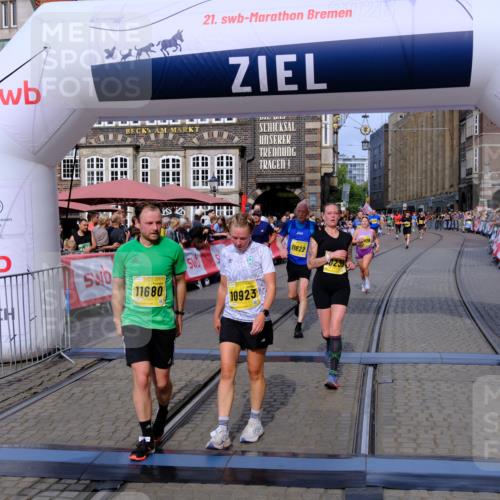 13.09.2026 - 21. swb-Marathon Bremen Tim E. http://msf.ph/oto/10307093 13.09.2026 10:50:42 Ziel 10170, 10233, 10525, 10840, 10923, 11178, 11276, 11497, 11499, 11622, 11664, 11680, 11742, 12045, 12078, 12269, 12447, 13562 meine-sportfotos.de