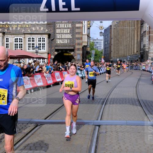 13.09.2026 - 21. swb-Marathon Bremen Tim E. http://msf.ph/oto/10307150 13.09.2026 10:50:44 Ziel 10170, 10233, 10525, 10840, 10923, 11178, 11276, 11497, 11499, 11622, 11664, 11680, 11742, 12045, 12078, 12269, 12447, 13562 meine-sportfotos.de