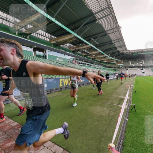 13.09.2026 - 21. swb-Marathon Bremen Michael Burmester http://msf.ph/oto/10307158 13.09.2026 13:00:51 Laufen im Stadion 135, 242, 260, 282, 318, 342, 440, 651, 687, 745, 930, 1067, 1080, 1209, 1368, 1448, 1493, 1494, 1582, 1650, 1861, 1896, 1935, 1963, 2088, 2289, 2293, 2306, 2322, 2370, 2409, 2427, 2481, 2485, 2490, 2491, 2517, 2560, 2561, 2570, 2627, 2658, 2686, 2700, 2708, 2781, 2806, 2906, 2914, 2953, 2961, 2967, 3015, 3076, 3105, 3145, 3168, 3173, 3273, 3354, 3372, 3374, 3375, 3385, 3480, 3524, 3526, 3642, 3729, 3774, 3855, 3856, 3861, 3930 meine-sportfotos.de