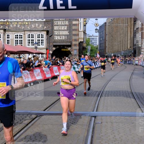 13.09.2026 - 21. swb-Marathon Bremen Tim E. http://msf.ph/oto/10307161 13.09.2026 10:50:44 Ziel 10170, 10233, 10525, 10840, 10923, 11178, 11276, 11497, 11499, 11622, 11664, 11680, 11742, 12045, 12078, 12269, 12447, 13562 meine-sportfotos.de