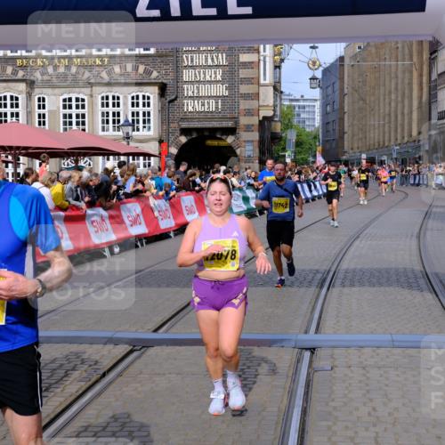 13.09.2026 - 21. swb-Marathon Bremen Tim E. http://msf.ph/oto/10307186 13.09.2026 10:50:45 Ziel 10170, 10233, 10525, 10840, 10923, 11178, 11220, 11276, 11497, 11499, 11622, 11664, 11680, 11742, 11774, 12045, 12078, 12269, 12447, 13562 meine-sportfotos.de