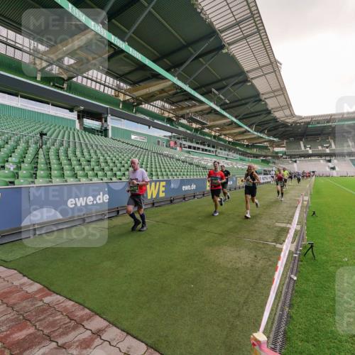 13.09.2026 - 21. swb-Marathon Bremen Michael Burmester http://msf.ph/oto/10307194 13.09.2026 13:00:59 Laufen im Stadion 135, 242, 260, 282, 318, 342, 440, 531, 651, 687, 930, 1006, 1067, 1209, 1368, 1436, 1448, 1493, 1494, 1582, 1650, 1861, 1896, 1935, 1963, 2033, 2062, 2088, 2293, 2306, 2322, 2370, 2409, 2427, 2481, 2485, 2490, 2491, 2517, 2560, 2561, 2570, 2627, 2658, 2686, 2700, 2708, 2781, 2906, 2914, 2967, 3076, 3105, 3145, 3168, 3173, 3273, 3354, 3372, 3374, 3375, 3385, 3480, 3524, 3526, 3642, 3667, 3729, 3774, 3806, 3855, 3856, 3861, 3930 meine-sportfotos.de