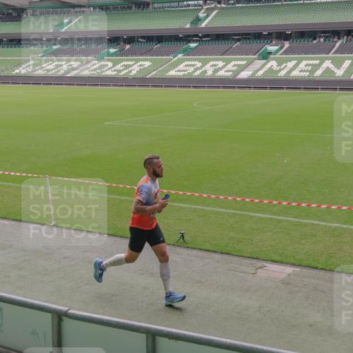 13.09.2026 - 21. swb-Marathon Bremen Michael Burmester http://msf.ph/oto/10307212 13.09.2026 12:33:38 Laufen im Stadion 299, 482, 525, 668, 919, 1212, 1606, 1629, 2072, 5428, 7741, 314, 520, 547, 858, 934, 1168, 1214, 1357, 1453, 1639, 5212, 6485 meine-sportfotos.de
