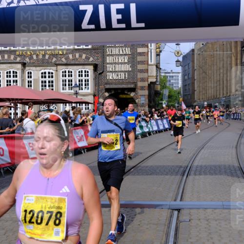 13.09.2026 - 21. swb-Marathon Bremen Tim E. http://msf.ph/oto/10307221 13.09.2026 10:50:46 Ziel 10170, 10233, 10525, 10840, 10923, 11220, 11276, 11497, 11499, 11622, 11664, 11680, 11742, 11774, 12045, 12078, 12309, 12447, 13562 meine-sportfotos.de