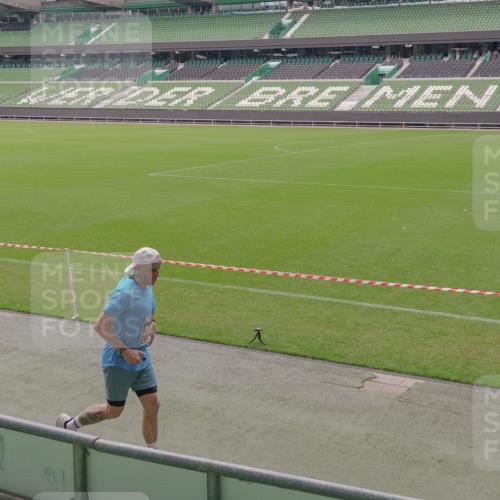 13.09.2026 - 21. swb-Marathon Bremen Michael Burmester http://msf.ph/oto/10307230 13.09.2026 12:33:54 Laufen im Stadion 250, 272, 299, 525, 919, 1089, 1212, 1606, 1629, 2072, 5428, 7741, 314, 520, 547, 1168, 1214, 1357, 1453, 1639, 4474, 5212, 6485, 8285 meine-sportfotos.de