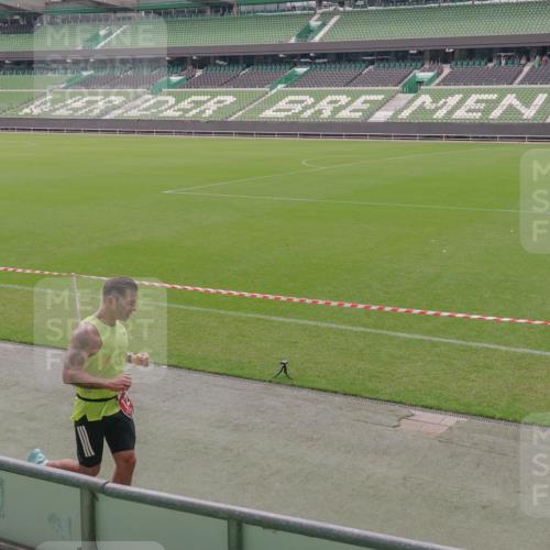 13.09.2026 - 21. swb-Marathon Bremen Michael Burmester http://msf.ph/oto/10307242 13.09.2026 12:34:01 Laufen im Stadion 250, 272, 299, 525, 919, 1089, 1212, 1606, 1629, 2072, 5428, 7741, 314, 520, 1168, 1214, 1357, 1453, 1639, 4474, 5212, 6485, 6507, 8285 meine-sportfotos.de