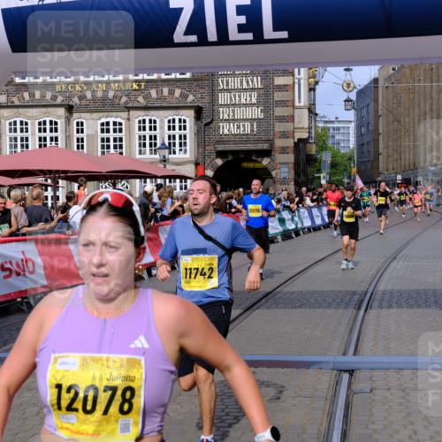 13.09.2026 - 21. swb-Marathon Bremen Tim E. http://msf.ph/oto/10307246 13.09.2026 10:50:46 Ziel 10170, 10233, 10525, 10840, 10923, 11220, 11276, 11497, 11499, 11622, 11664, 11680, 11742, 11774, 12045, 12078, 12309, 12447, 13562 meine-sportfotos.de