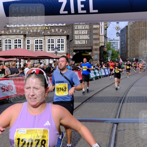 13.09.2026 - 21. swb-Marathon Bremen Tim E. http://msf.ph/oto/10307258 13.09.2026 10:50:47 Ziel 10170, 10233, 10525, 10840, 10923, 11220, 11276, 11497, 11499, 11622, 11664, 11680, 11742, 11774, 12045, 12078, 12309, 12447, 13562 meine-sportfotos.de