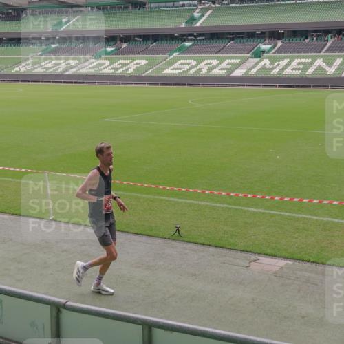 13.09.2026 - 21. swb-Marathon Bremen Michael Burmester http://msf.ph/oto/10307277 13.09.2026 12:34:26 Laufen im Stadion 250, 272, 299, 525, 919, 1089, 1212, 2072, 5428, 7741, 417, 573, 1168, 1214, 1357, 1453, 1639, 4474, 5212, 6485, 6507, 8044, 8285 meine-sportfotos.de