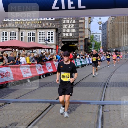 13.09.2026 - 21. swb-Marathon Bremen Tim E. http://msf.ph/oto/10307280 13.09.2026 10:50:50 Ziel 10233, 10525, 10840, 10923, 11220, 11276, 11622, 11664, 11680, 11742, 11774, 12045, 12052, 12078, 12309, 12447, 12488, 13544, 13562 meine-sportfotos.de