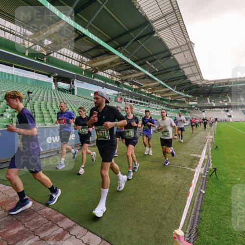 13.09.2026 - 21. swb-Marathon Bremen Michael Burmester http://msf.ph/oto/10307285 13.09.2026 13:01:16 Laufen im Stadion 135, 150, 242, 260, 282, 318, 342, 440, 531, 651, 687, 930, 946, 1006, 1067, 1209, 1368, 1436, 1448, 1493, 1494, 1582, 1650, 1861, 1896, 1935, 1963, 2033, 2047, 2062, 2088, 2293, 2306, 2322, 2370, 2409, 2427, 2485, 2490, 2491, 2517, 2560, 2561, 2627, 2638, 2658, 2686, 2700, 2708, 2781, 2906, 2914, 2967, 2987, 3076, 3105, 3145, 3168, 3173, 3273, 3294, 3334, 3354, 3372, 3374, 3375, 3385, 3392, 3480, 3524, 3526, 3527, 3642, 3667, 3729, 3774, 3806, 3855, 3856, 3861 meine-sportfotos.de