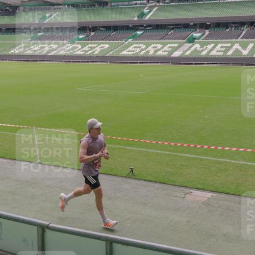 13.09.2026 - 21. swb-Marathon Bremen Michael Burmester http://msf.ph/oto/10307290 13.09.2026 12:34:30 Laufen im Stadion 250, 272, 299, 525, 919, 1089, 1212, 2072, 5428, 7741, 417, 573, 1168, 1214, 1357, 1453, 1639, 4474, 5212, 6485, 6507, 8044, 8285 meine-sportfotos.de