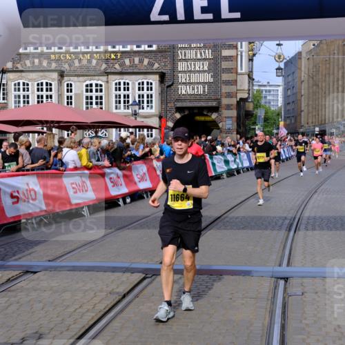 13.09.2026 - 21. swb-Marathon Bremen Tim E. http://msf.ph/oto/10307292 13.09.2026 10:50:50 Ziel 10233, 10525, 10840, 10923, 11220, 11276, 11622, 11664, 11680, 11742, 11774, 12045, 12052, 12078, 12309, 12447, 12488, 13544, 13562 meine-sportfotos.de