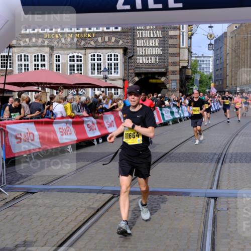 13.09.2026 - 21. swb-Marathon Bremen Tim E. http://msf.ph/oto/10307304 13.09.2026 10:50:50 Ziel 10233, 10525, 10840, 10923, 11220, 11276, 11622, 11664, 11680, 11742, 11774, 12045, 12052, 12078, 12309, 12447, 12488, 13544, 13562 meine-sportfotos.de