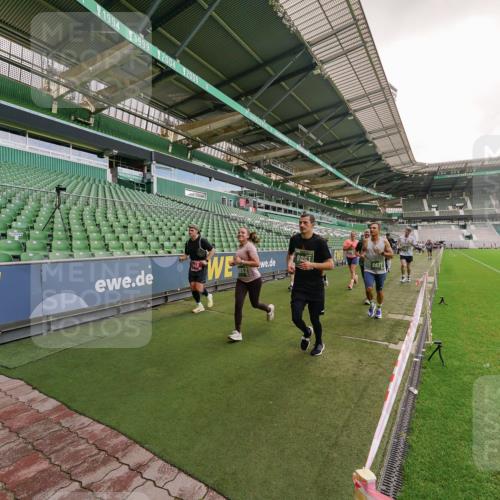 13.09.2026 - 21. swb-Marathon Bremen Michael Burmester http://msf.ph/oto/10307309 13.09.2026 13:01:23 Laufen im Stadion 135, 150, 242, 282, 318, 440, 531, 651, 687, 930, 946, 1006, 1067, 1163, 1368, 1436, 1448, 1582, 1650, 1861, 1896, 1935, 1963, 2033, 2047, 2062, 2292, 2293, 2306, 2322, 2370, 2409, 2427, 2485, 2490, 2491, 2560, 2561, 2627, 2638, 2658, 2686, 2700, 2708, 2781, 2906, 2967, 2987, 3013, 3044, 3076, 3105, 3145, 3168, 3173, 3187, 3248, 3294, 3334, 3354, 3372, 3374, 3375, 3385, 3392, 3480, 3524, 3526, 3527, 3642, 3667, 3729, 3774, 3806, 3855, 3856 meine-sportfotos.de