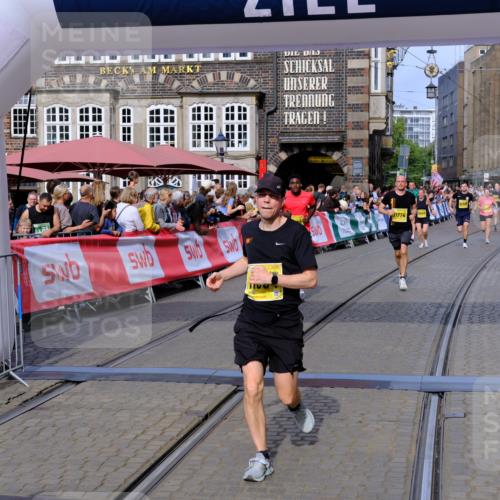 13.09.2026 - 21. swb-Marathon Bremen Tim E. http://msf.ph/oto/10307316 13.09.2026 10:50:50 Ziel 10233, 10525, 10840, 10923, 11220, 11276, 11622, 11664, 11680, 11742, 11774, 12045, 12052, 12078, 12309, 12447, 12488, 13544, 13562 meine-sportfotos.de
