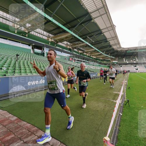 13.09.2026 - 21. swb-Marathon Bremen Michael Burmester http://msf.ph/oto/10307325 13.09.2026 13:01:25 Laufen im Stadion 135, 150, 242, 282, 318, 440, 531, 651, 687, 930, 946, 1006, 1067, 1163, 1368, 1436, 1448, 1582, 1650, 1861, 1896, 1935, 1963, 2033, 2047, 2062, 2292, 2293, 2306, 2322, 2345, 2370, 2409, 2427, 2485, 2490, 2491, 2560, 2561, 2627, 2638, 2658, 2666, 2686, 2700, 2708, 2781, 2906, 2967, 2987, 3013, 3044, 3076, 3105, 3145, 3163, 3164, 3168, 3173, 3187, 3248, 3294, 3334, 3354, 3372, 3374, 3375, 3385, 3392, 3480, 3524, 3526, 3527, 3642, 3667, 3729, 3774, 3806, 3855, 3856 meine-sportfotos.de