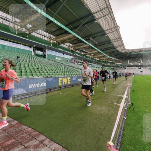 13.09.2026 - 21. swb-Marathon Bremen Michael Burmester http://msf.ph/oto/10307332 13.09.2026 13:01:26 Laufen im Stadion 135, 150, 242, 282, 318, 440, 531, 651, 687, 930, 946, 1006, 1067, 1163, 1368, 1436, 1448, 1582, 1650, 1861, 1896, 1935, 1963, 2033, 2047, 2062, 2292, 2293, 2306, 2322, 2345, 2370, 2409, 2427, 2485, 2490, 2491, 2560, 2561, 2627, 2638, 2658, 2666, 2686, 2700, 2708, 2781, 2906, 2967, 2987, 3013, 3044, 3076, 3105, 3145, 3163, 3164, 3168, 3173, 3187, 3248, 3294, 3334, 3354, 3372, 3374, 3375, 3385, 3392, 3480, 3524, 3526, 3527, 3642, 3667, 3729, 3774, 3806, 3855, 3856 meine-sportfotos.de