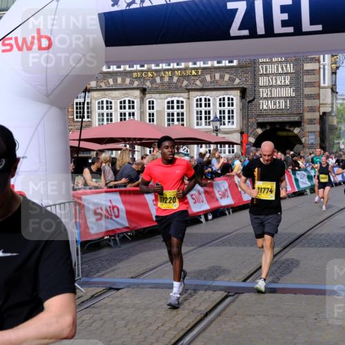 13.09.2026 - 21. swb-Marathon Bremen Tim E. http://msf.ph/oto/10307340 13.09.2026 10:50:53 Ziel 10233, 10267, 10525, 10764, 10840, 11220, 11276, 11622, 11664, 11742, 11753, 11774, 12052, 12078, 12309, 12447, 12488, 13544 meine-sportfotos.de
