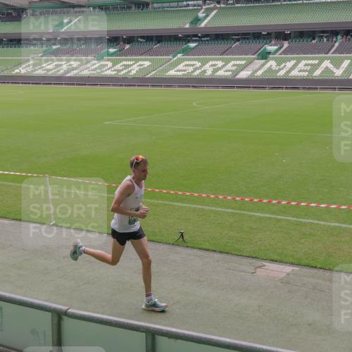 13.09.2026 - 21. swb-Marathon Bremen Michael Burmester http://msf.ph/oto/10307341 13.09.2026 12:35:09 Laufen im Stadion 250, 272, 299, 525, 919, 1089, 1212, 1550, 1875, 2072, 4232, 7692, 417, 482, 573, 668, 943, 1020, 1126, 1357, 1507, 1639, 2100, 4474, 5212, 6485, 6507, 8044, 8285 meine-sportfotos.de