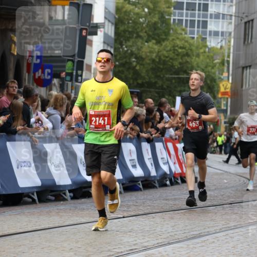 13.09.2026 - 21. swb-Marathon Bremen Strokosch-Dieckow http://msf.ph/oto/10307350 13.09.2026 13:00:59 Ziel 371, 453, 1136, 1550, 1754, 2141, 4904, 1619, 3019, 5663 meine-sportfotos.de