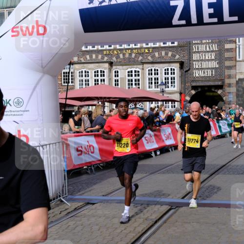 13.09.2026 - 21. swb-Marathon Bremen Tim E. http://msf.ph/oto/10307352 13.09.2026 10:50:53 Ziel 10233, 10267, 10525, 10764, 10840, 11220, 11276, 11622, 11664, 11742, 11753, 11774, 12052, 12078, 12309, 12447, 12488, 13544 meine-sportfotos.de