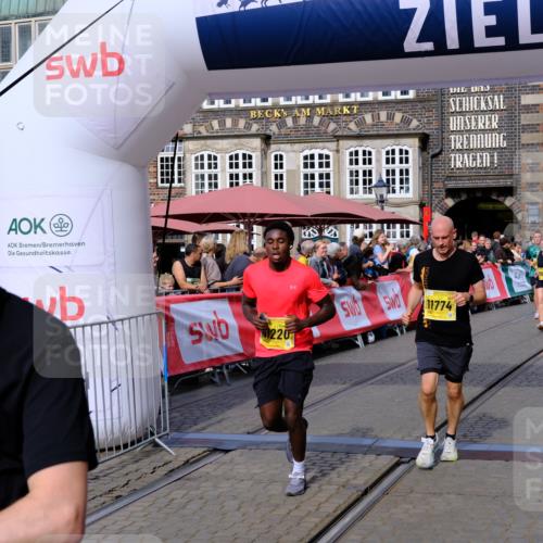 13.09.2026 - 21. swb-Marathon Bremen Tim E. http://msf.ph/oto/10307364 13.09.2026 10:50:53 Ziel 10233, 10267, 10525, 10764, 10840, 11220, 11276, 11622, 11664, 11742, 11753, 11774, 12052, 12078, 12309, 12447, 12488, 13544 meine-sportfotos.de