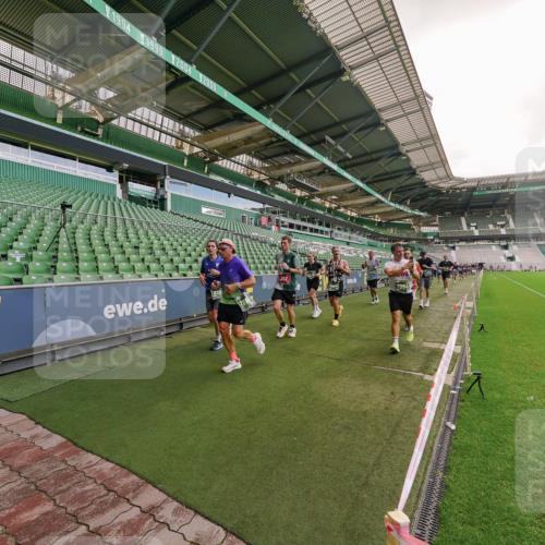 13.09.2026 - 21. swb-Marathon Bremen Michael Burmester http://msf.ph/oto/10307373 13.09.2026 13:01:36 Laufen im Stadion 150, 242, 282, 318, 440, 531, 651, 687, 722, 930, 946, 1006, 1067, 1163, 1250, 1436, 1448, 1582, 1650, 1861, 1896, 1963, 2033, 2047, 2062, 2292, 2293, 2306, 2322, 2345, 2370, 2378, 2409, 2427, 2485, 2490, 2491, 2560, 2561, 2627, 2638, 2658, 2666, 2700, 2708, 2781, 2906, 2967, 2987, 3013, 3044, 3145, 3163, 3164, 3168, 3173, 3187, 3248, 3294, 3334, 3354, 3372, 3374, 3375, 3385, 3392, 3480, 3524, 3526, 3527, 3642, 3667, 3729, 3774, 3806, 3856, 4000 meine-sportfotos.de