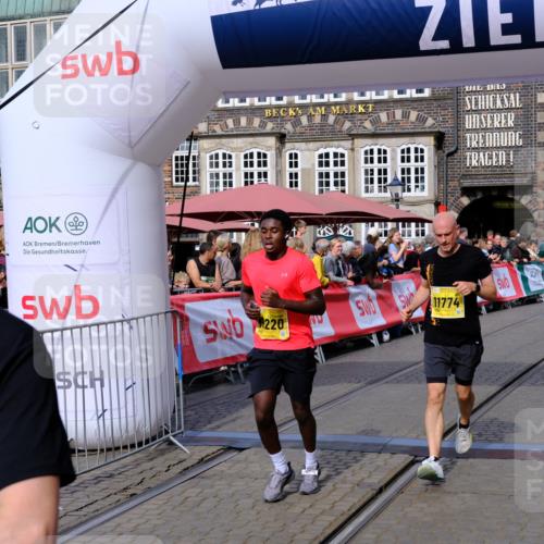 13.09.2026 - 21. swb-Marathon Bremen Tim E. http://msf.ph/oto/10307376 13.09.2026 10:50:53 Ziel 10233, 10267, 10525, 10764, 10840, 11220, 11276, 11622, 11664, 11742, 11753, 11774, 12052, 12078, 12309, 12447, 12488, 13544 meine-sportfotos.de